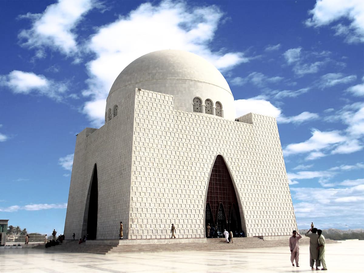 Exploring Karachi: Top 8 Must-Visit Gems 🇵🇰