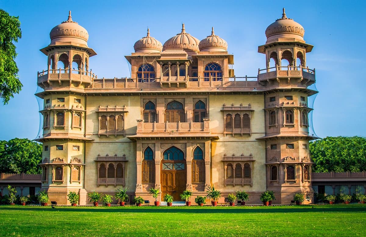 Exploring Karachi: Top 8 Must-Visit Gems 🇵🇰